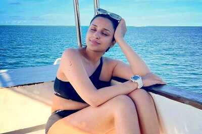 So Hot! Parineeti Chopra Flaunts Toned Figure in Black Bikini While Lounging on Boat; Fans React