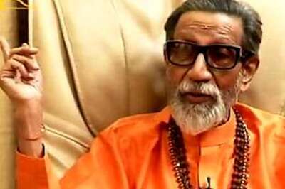 Thackeray supports Big B on Sealink row