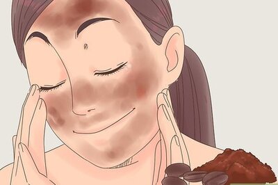 How to Remove Clogged Pores Under Your Eyes