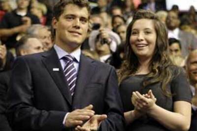 Sarah Palin's unwed daughter gives birth to baby boy