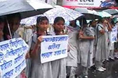 Kolkata students take to the streets