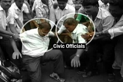 Watch Angry Locals From a Karnataka Town Push Two Engineers Into a Pothole