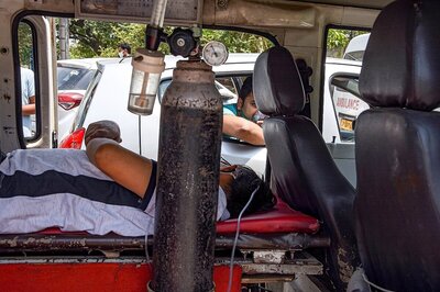 Delhi's Oxygen Crisis: Centre Blames Kejriwal Govt; Points to Lack of Tankers, Mismanagement