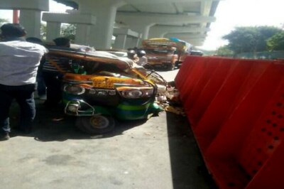 Metro Girder Crashes Into Car, Auto-Rickshaw in Ghaziabad, Leaves 7 Injured
