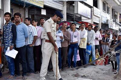 Long Queues at Banks, ATMs After Long Weekend