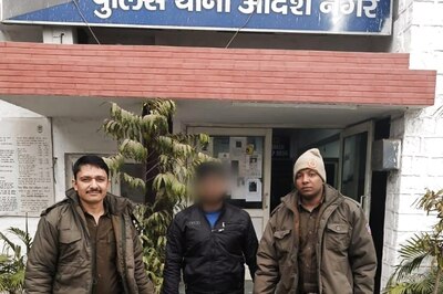 Youth Stabs Girl Multiple Times Over Breakup in Delhi's Adarsh Nagar | Chilling CCTV Visuals