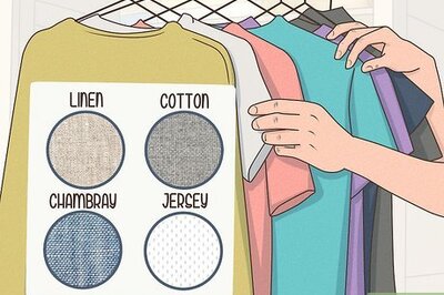 How to Dress for Hot Rainy Weather