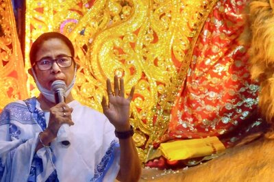 Bengal CM Mamata Inaugurates Big-ticket Durga Puja Pandals, Asks People to Abide by Covid Protocols