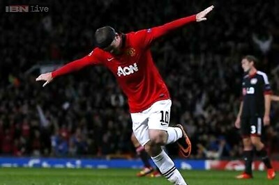 Rooney gets Fergie's autobiography from his mates as birthday gift