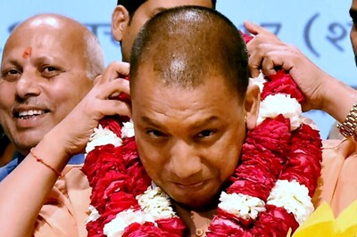 Gift Books, Single Flower to Guests Instead of Bouquets: UP Government