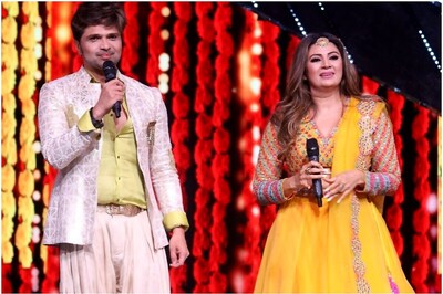 Himesh Reshammiya's Wife Sonia Kapoor Treats Neha Kakkar-Rohanpreet Singh to Homemade Laddoos