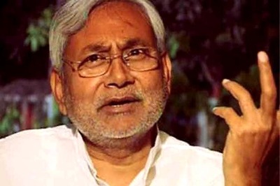 Patna HC bans Nitish from using his pictures for publicity campaign