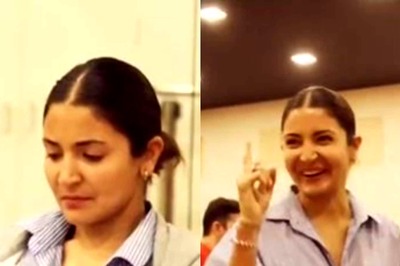 Chakda Xpress: Anushka Sharma is Busy Reading Her Script but Doesn't Forget to Have to Fun, Watch Video