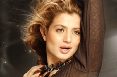 Airline staff accuses Amisha of abuse