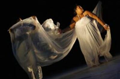 Obese dance: 600 kg of artistic wonder on stage