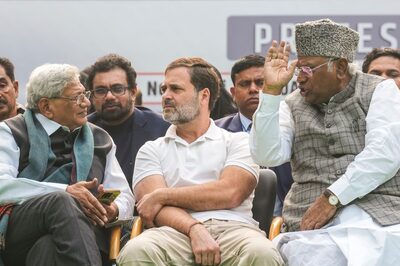 Alliance With TMC Out, Congress Keeps Up Talks With Left for Bengal Seat-Sharing Plan