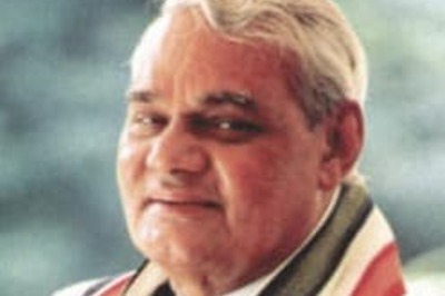 Left demands Vajpayee's apology