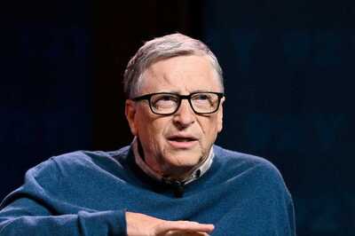 Bill Gates Uses This Foldable Phone And It’s Not From Microsoft