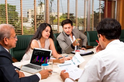 India's Unemployment Rate Zooms to 1-year High of 8.3% in Aug: CMIE