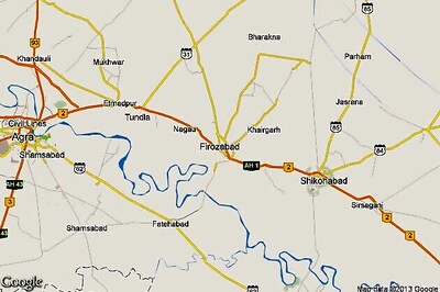 Car rams into tractor-trolley as driver loses control; 2 killed, 8 injured