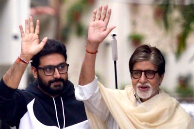 Amitabh Bachchan Says ‘Pita Putar Dono’ As He Greets Fans With Abhishek Bachchan Outside Jalsa; Photos
