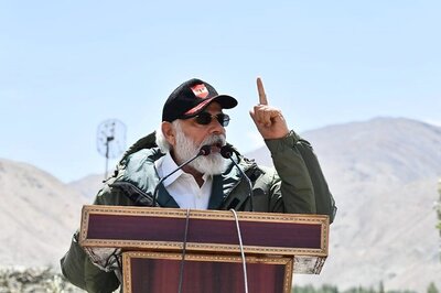 'World Has Seen Your Fire and Fury': PM Modi Lauds Soldiers during Early Morning Visit to Ladakh