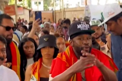 Legendary Boxer Floyd Mayweather Visits Mumbai's Siddhi Vinayak Temple on India Tour