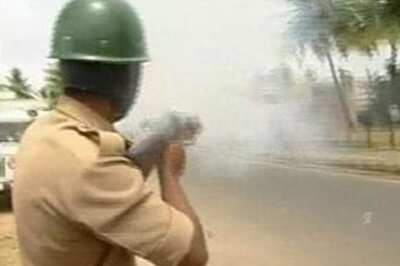Mysore: PFI activists clash with police, lathicharged