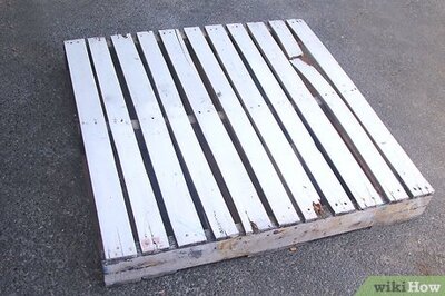 How to Make a Pallet Christmas Tree