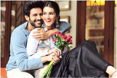 Kartik Aaryan Presents Hilarious Poster of Pati Patni Aur Woh Sequel Featuring Kriti Sanon, Bhumi Pednekar