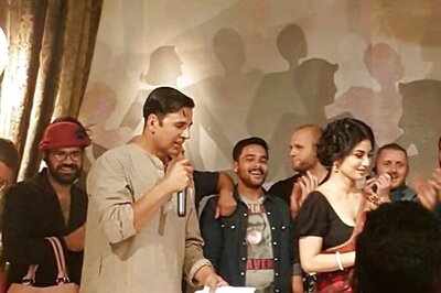 Mouni Roy Looks Stunning As She Shoots With Akshay Kumar For Gold, See Photos