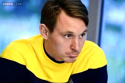 Arsenal sign Sweden international Kallstrom on loan