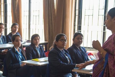 Increase Number of Teachers, Treat it at Part with Other Professions: UNESCO