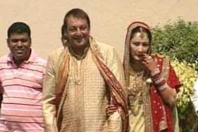 Court asks Dutt, Manyata to prove married status