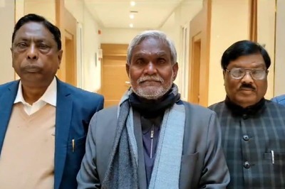 Video Shows JMM Alliance Counting MLAs Before Meeting Jharkhand Governor | Watch