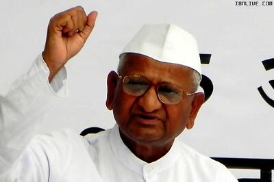 Anna Hazare supports dismissal of parties to establish people's rule