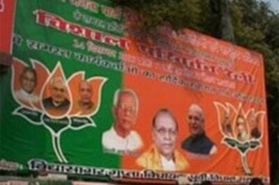 Traditional poll campaign methods thrive amid gizmos