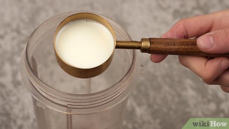 How to Make a Vanilla Milkshake