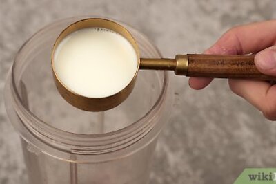 How to Make a Vanilla Milkshake