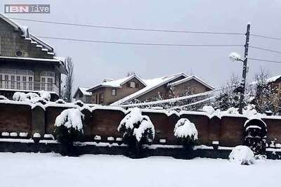 In pics: Heavy snowfall in Srinagar, Jammu-Srinagar National Highway shut