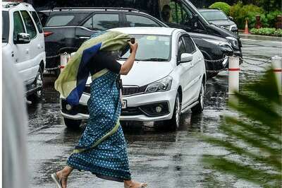 Maximum Temp Likely to Settle at 33 Degree C in Delhi; Light Rains Expected