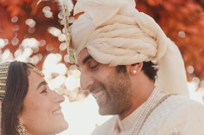 Ranbir Kapoor Goes Down on Knee, Kisses Wife Alia Bhatt During Varmala; Video Goes Viral