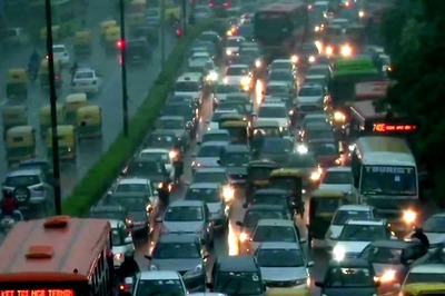 Heavy Rains Lash Delhi-NCR, Waterlogging & Traffic Jams Reported in Several Areas
