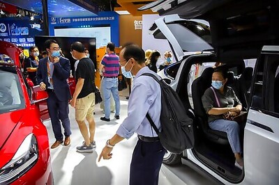 China Auto Show Forging Ahead Under Anti-virus Controls