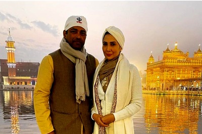 Kim Sharma and Leander Paes Seek Blessings at Amritsar's Golden Temple, See Pics