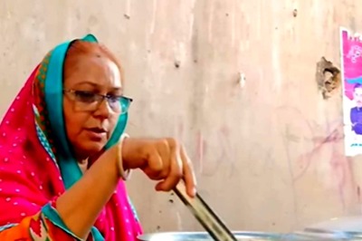 With Vada Pav, 'Kavita Didi' Serves Pakistan A Taste Of Indian Street Food