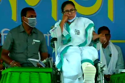 Mamata Banerjee Seen Shaking Injured Leg in Video Sparks War of Words Between TMC and BJP