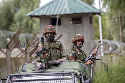 'War-like Stores Smuggled Using Tube, Rope': Army Foils Pak's Bid  to Push Arms into Kashmir, Recovers 4 Rifles