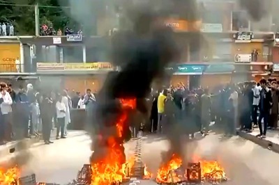 Clashes Erupt In PoK After Cops Arrest Public Action Committee Leaders, Activities Amid Protest Against Inflation