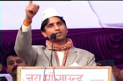 Court orders FIR on molestation plea against Kumar Vishwas